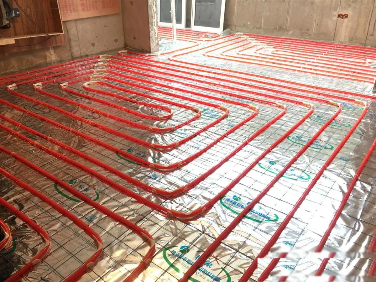 水地暖盘管与分集水器敷设施工
